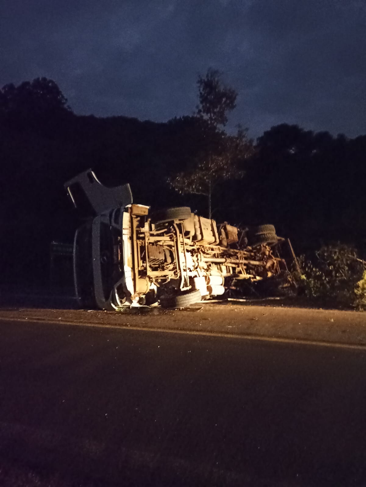 Acidente com caminhão em São Silvestre