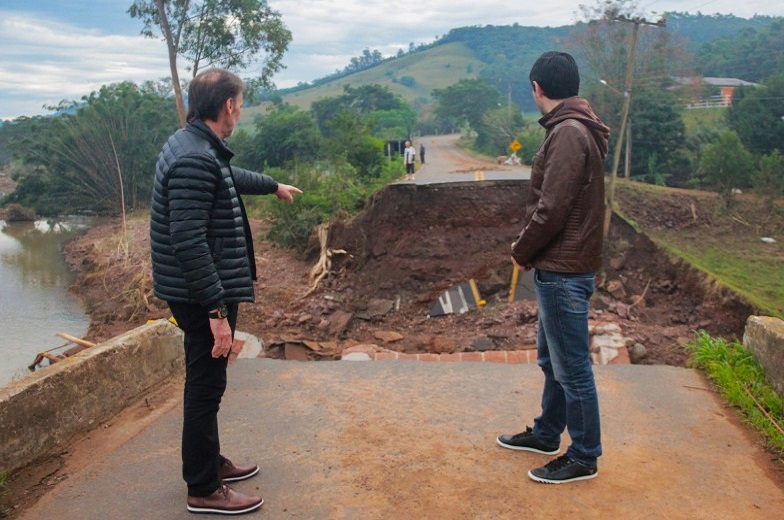 Estradas com trechos destruídos por ciclone no Rio Grande do Sul estão em ritmo acelerado de reconstrução