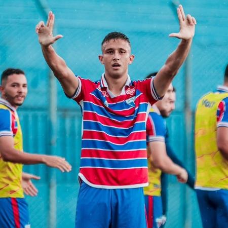 Internacional não vê a cor da bola e é eliminado na Copinha com show do Fortaleza