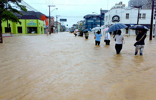 Mais de 2 milhões de pessoas foram afetadas pelas enchentes no RS