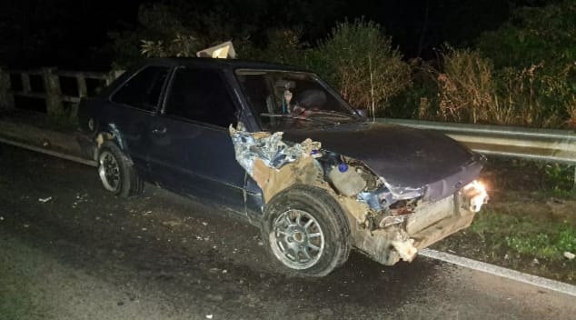 Acidente entre carro e caminhão  na ERS-446 em Carlos Barbosa